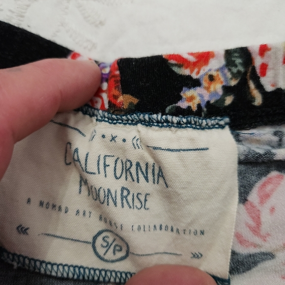 Woman's California moon rise pants - Picture 2 of 2